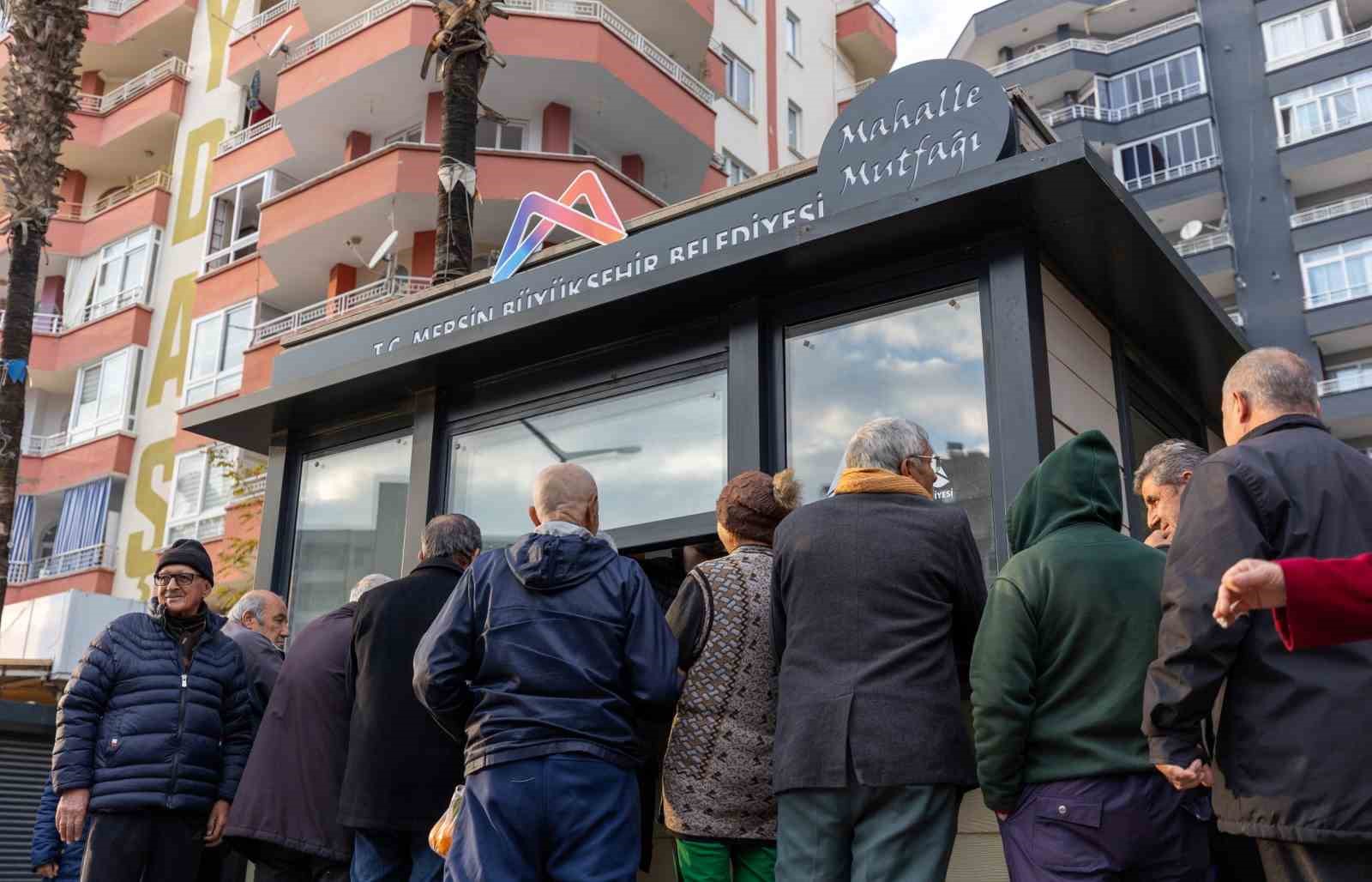 MERSİN BÜYÜKŞEHİR BELEDİYESİ ’MAHALLE MUTFAKLARI’ PROJESİYLE DAR GELİRLİ VATANDAŞLARA DESTEK OLMAYA DEVAM EDİYOR