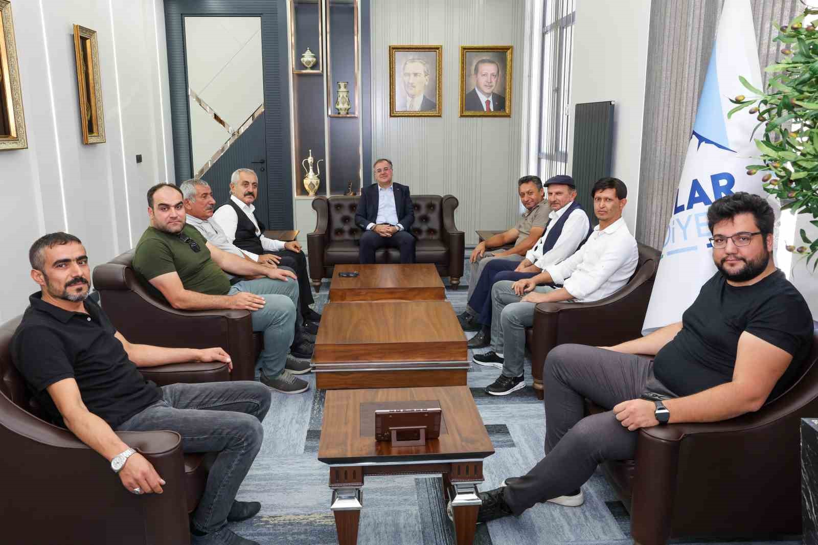 MHP HACILAR İLÇE BAŞKANI VE TEŞKİLAT ÜYELERİ BELEDİYE BAŞKANINI ZİYARET ETTİ
