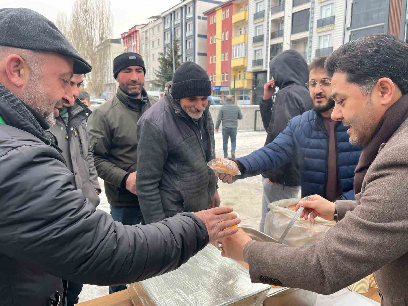 MHP KARS İL BAŞKANI TARAFTARLARA ÇORBA İKRAMINDA BULUNDU