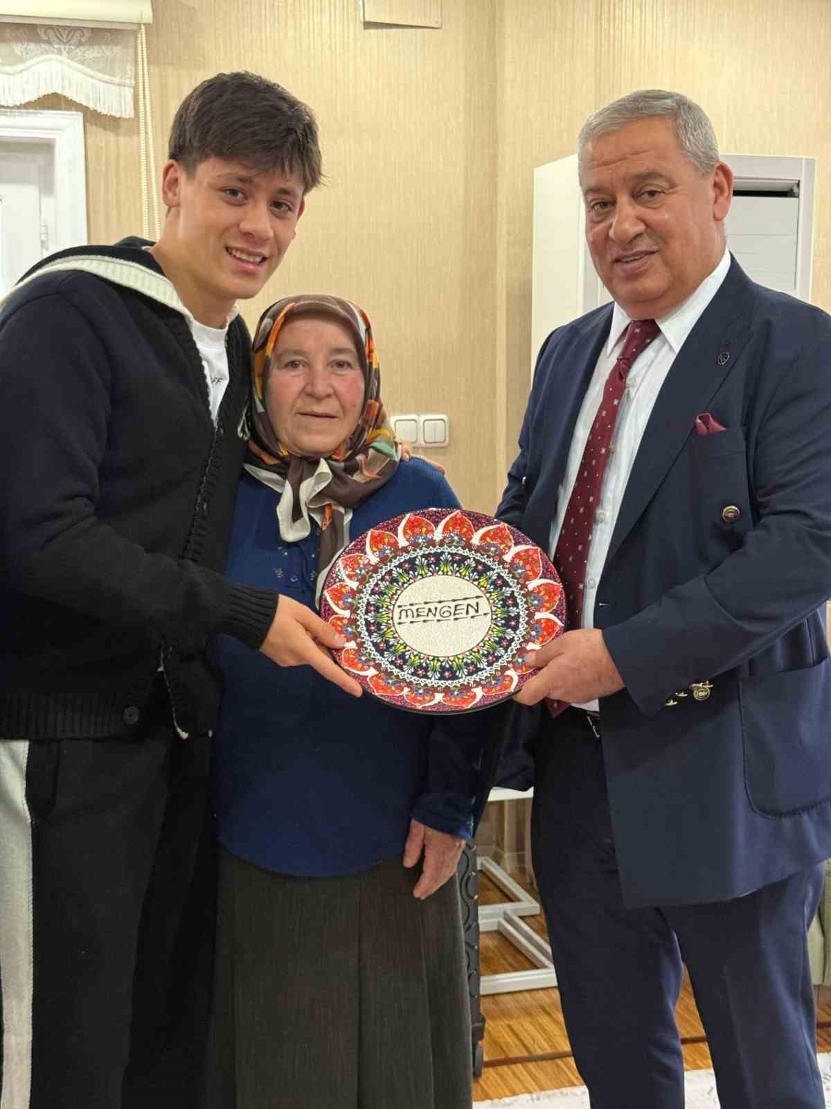 MİLLİ FUTBOLCU ARDA GÜLER, BOLU'YA ZİYARETTE BULUNDU