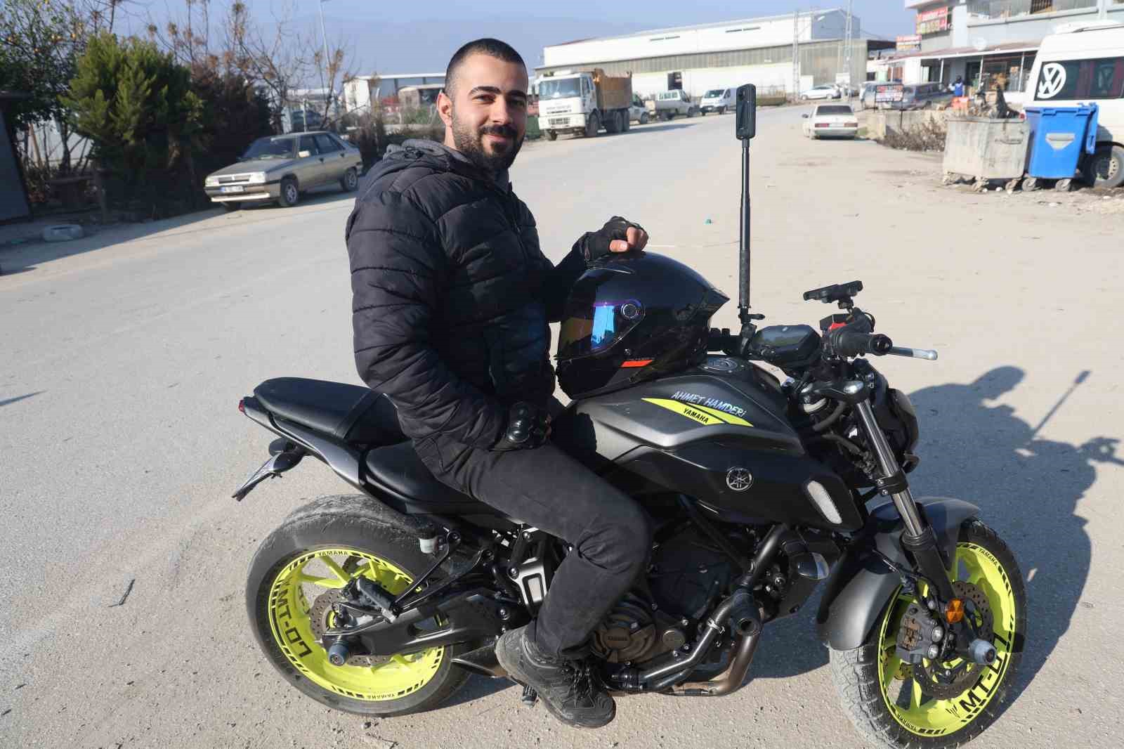 MOTOSİKLET TUTKUNU AHMET'İN DOĞUM GÜNÜ KUTLAMASI TRAFİĞİ SALLADI!