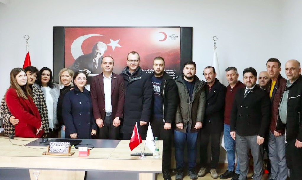 MUDANYA KIZILAY ŞUBESİ KONGRESİNDE BAŞKAN MUSTAFA BAYRAK GÜVEN TAZELEDİ