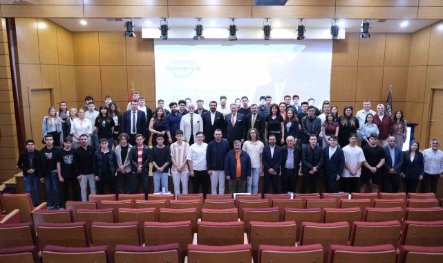 Mudanya Üniversitesi'nde VIP Araç Tasarımcısı Erbakan Malkoç'un Tecrübe Konuşması