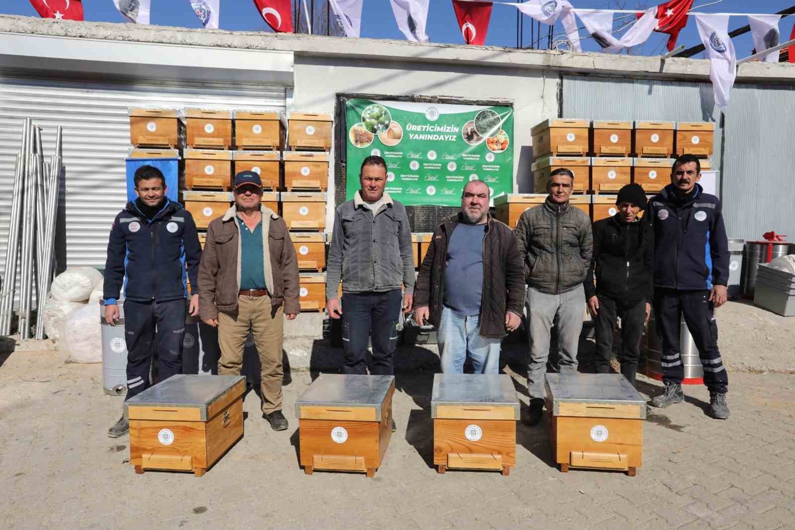 MUĞLA BÜYÜKŞEHİR BELEDİYESİ ARICILARA DESTEK VERMEYE DEVAM EDİYOR