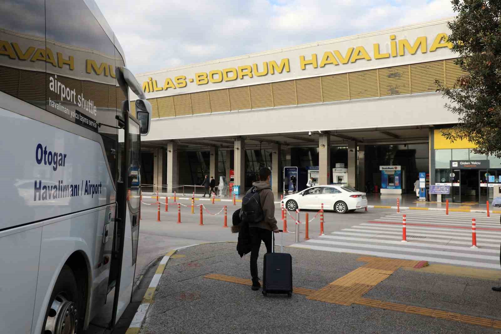 MUĞLA BÜYÜKŞEHİR BELEDİYESİ, HAVAALANI TAŞIMACILIĞINDA YENİ ARAÇLARLA HİZMET VERMEYE DEVAM EDİYOR