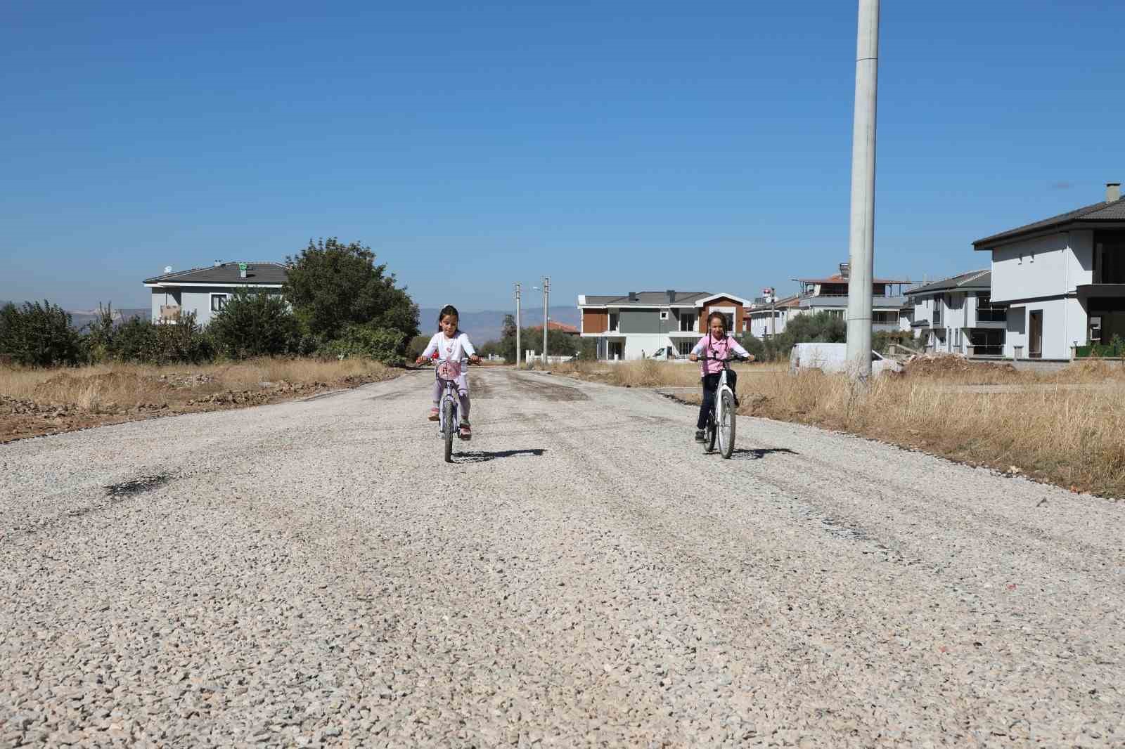 MUĞLA BÜYÜKŞEHİR BELEDİYESİ YOLLARI DÜZELTİYOR