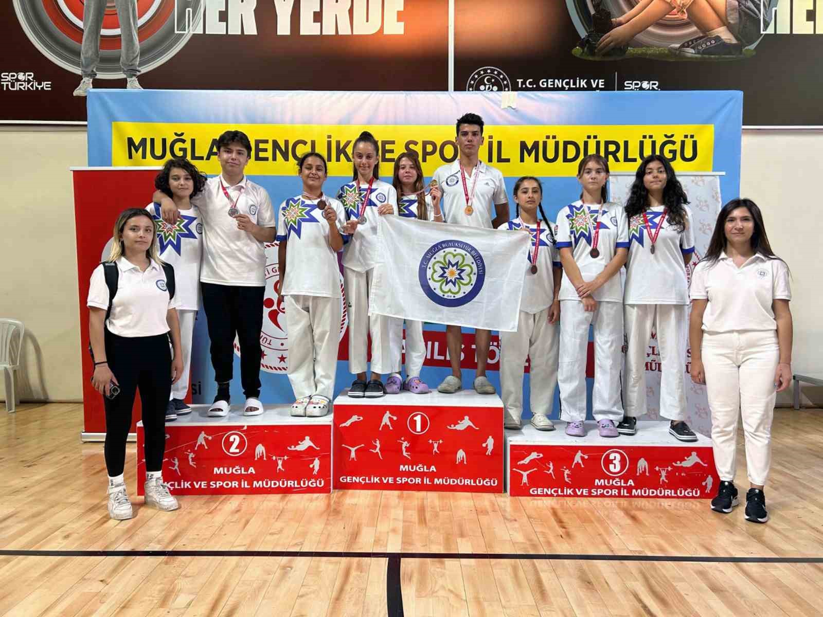MUĞLA TEKVANDO ŞAMPİYONALARINDA BÜYÜKŞEHİR BELEDİYESİ'NİN BAŞARISI