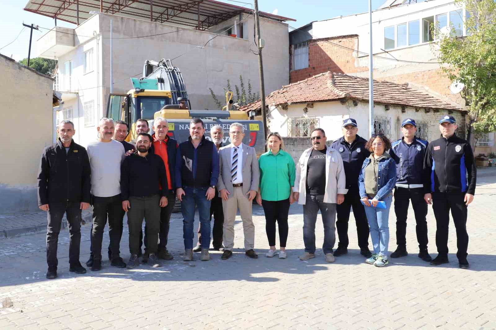 NAZİLLİ BELEDİYESİ METRUK BİNALARI YIKIYOR