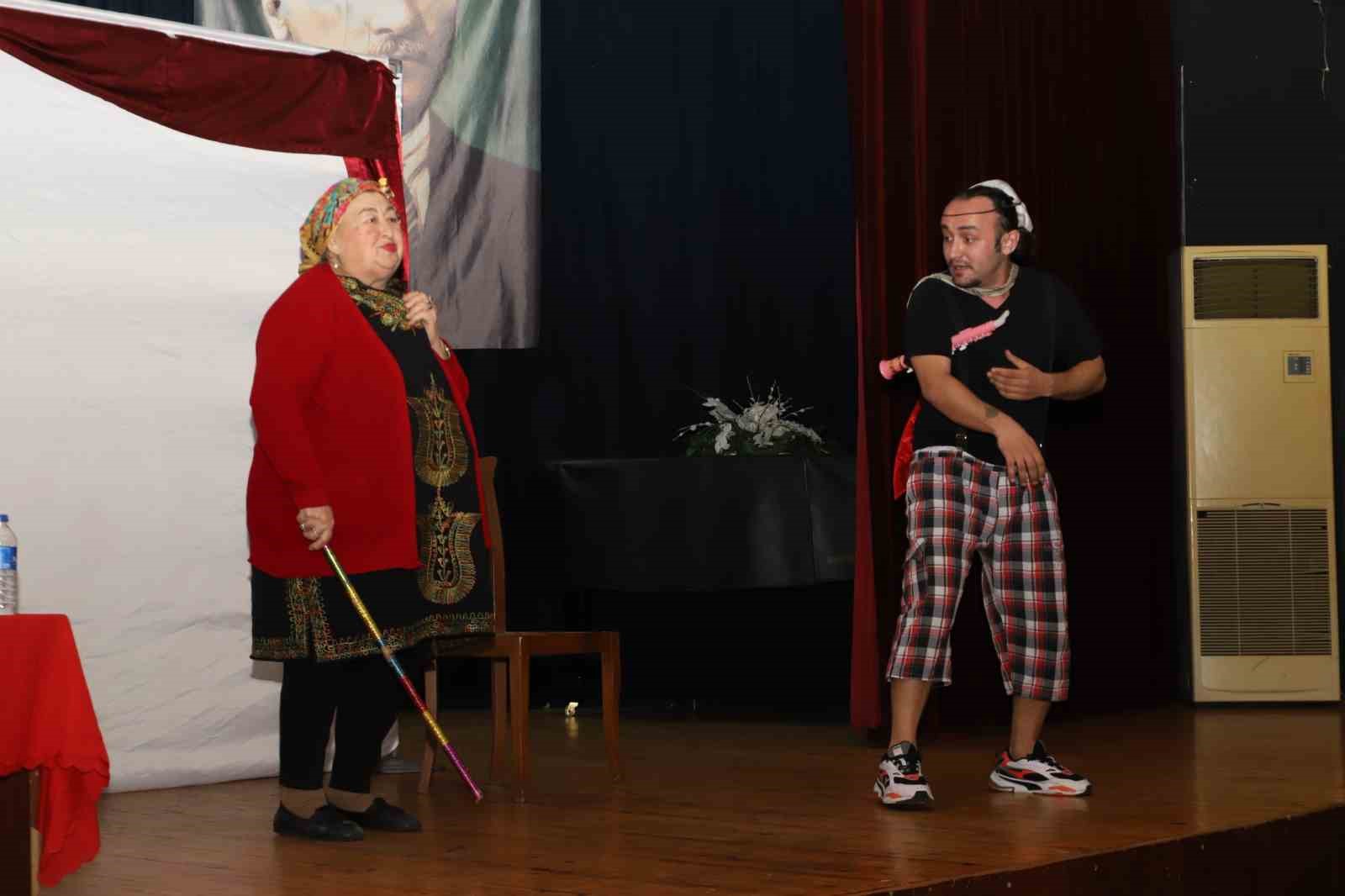 NAZİLLİ BELEDİYESİNDEN ÖĞRENCİLERE SÖMESTR HEDİYESİ: ARKADAŞIM BEN GELDİM ÇOCUK TİYATROSU