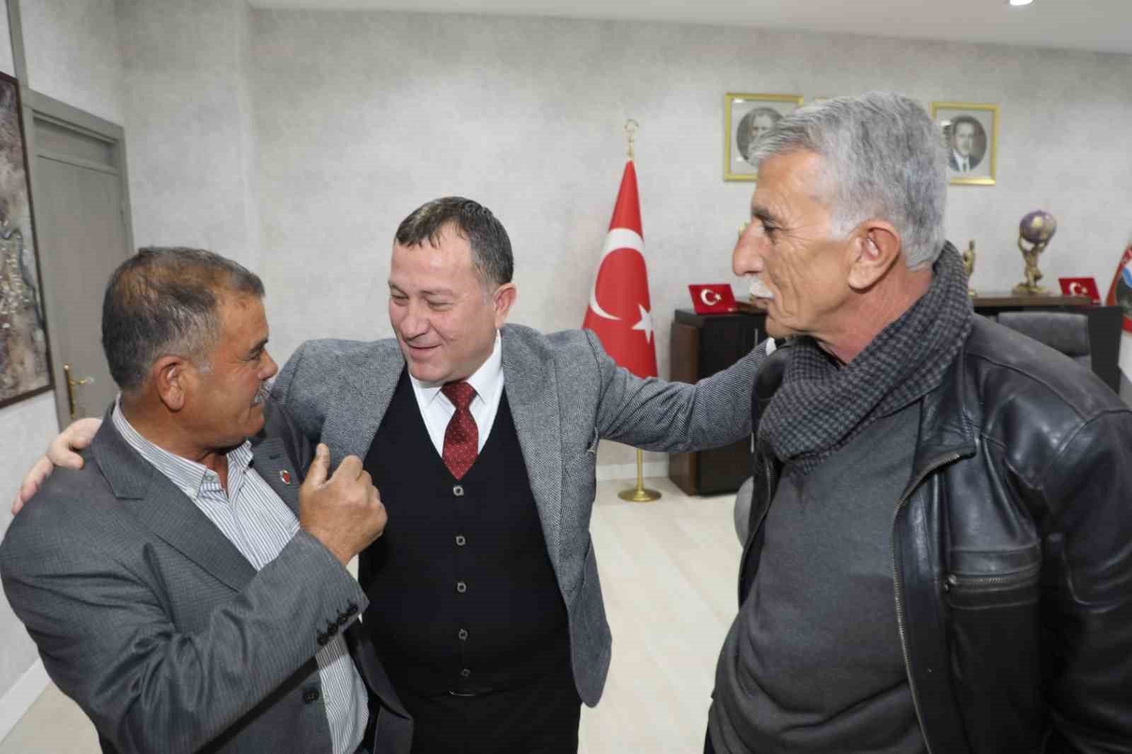 NİZİP BELEDİYE BAŞKANI MAHALLE MUHTARLARINA TEŞEKKÜR ETTİ
