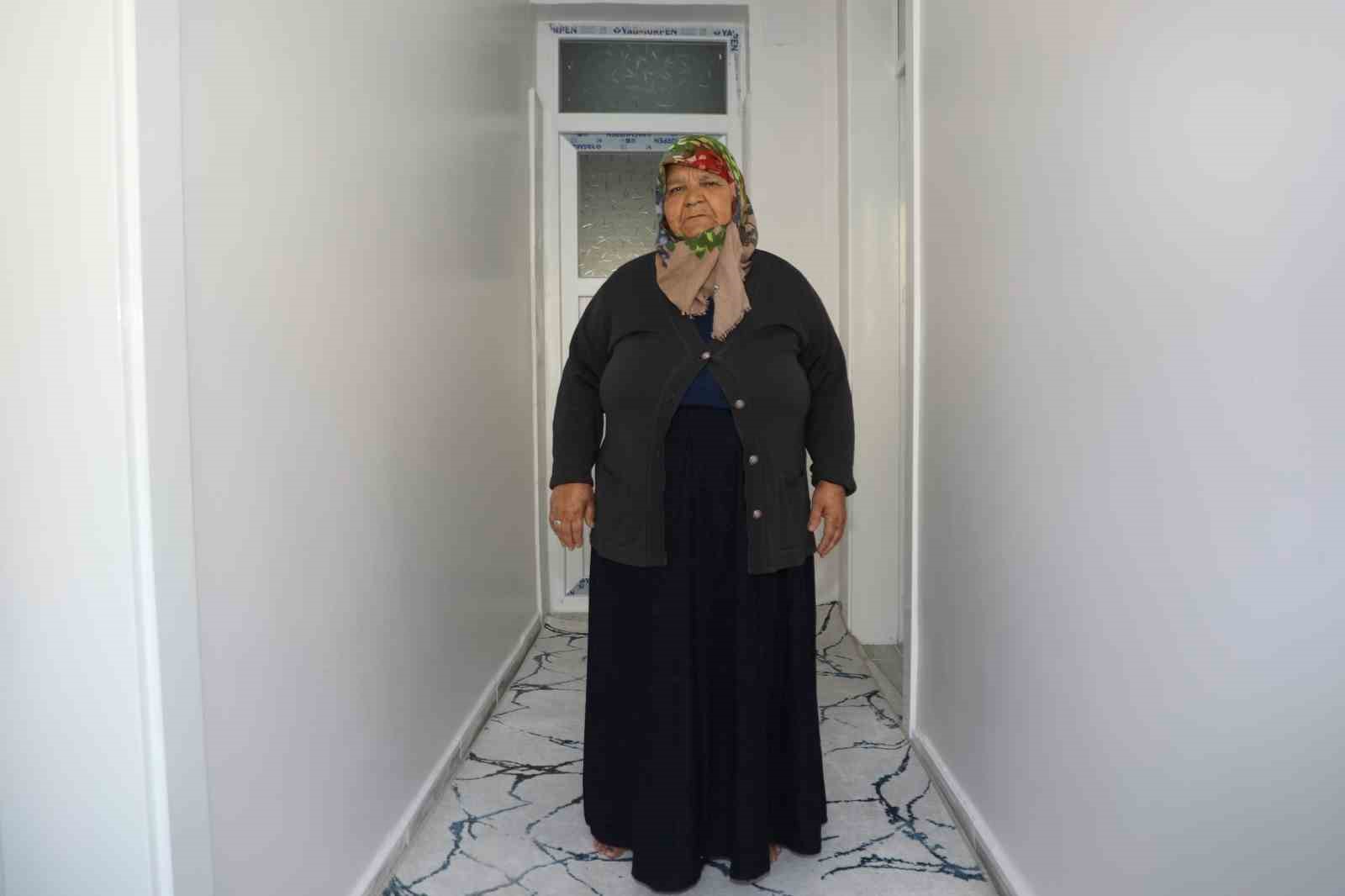 NİZİP BELEDİYESİ YAŞLI KADINA YENİ BİR EV SAĞLADI
