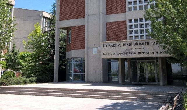 ODTÜ Mezuniyet Töreninde Dansöz Sürprizi