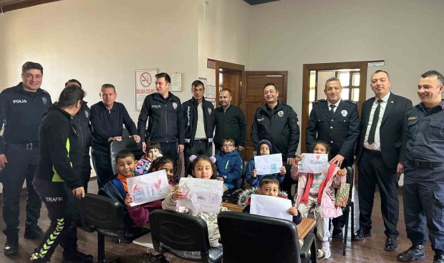 Öğrenciler, Polis Teşkilatının Kuruluş Yıl Dönümünde İlçe Emniyet Amirliğini Ziyaret Etti