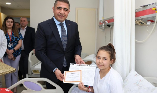 Öğrencilerin Hastanede Karne Sevinci