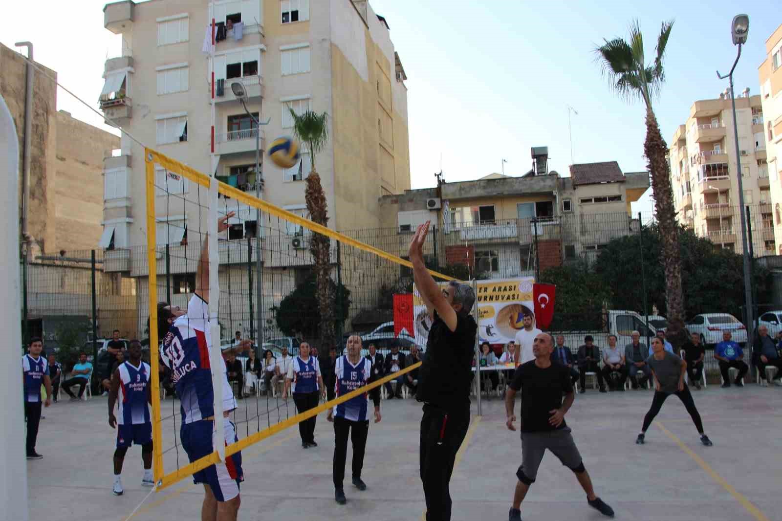 ÖĞRETMENLER ARASI VOLEYBOL TURNUVASI KUMLUCA’DA DÜZENLENDİ