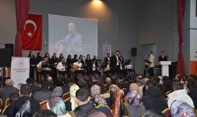 Öğretmenlerden oluşan koro tarafından Neşet Ertaş’ı Anma Gecesi