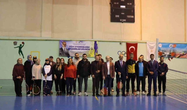 Oltu İlçesinde Kort Tenisi Turnuvası Heyecanı