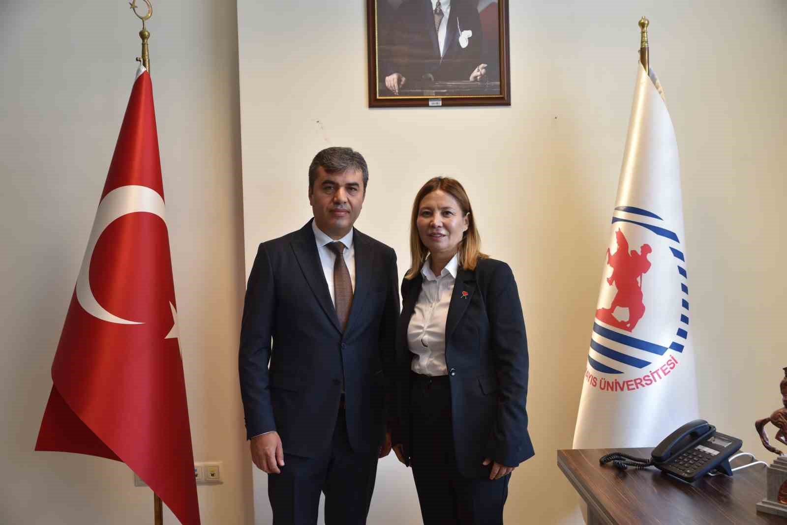OMÜ DİŞ HEKİMLİĞİ FAKÜLTESİ HASTANESİ'NDE YENİ BAŞHEKİM GÖREVE BAŞLADI