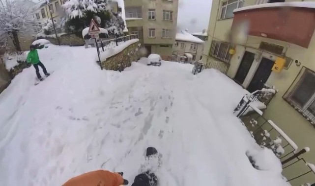 Ordu'da Kar Yağışı Sonrası Sokaklarda Snowboard Keyfi