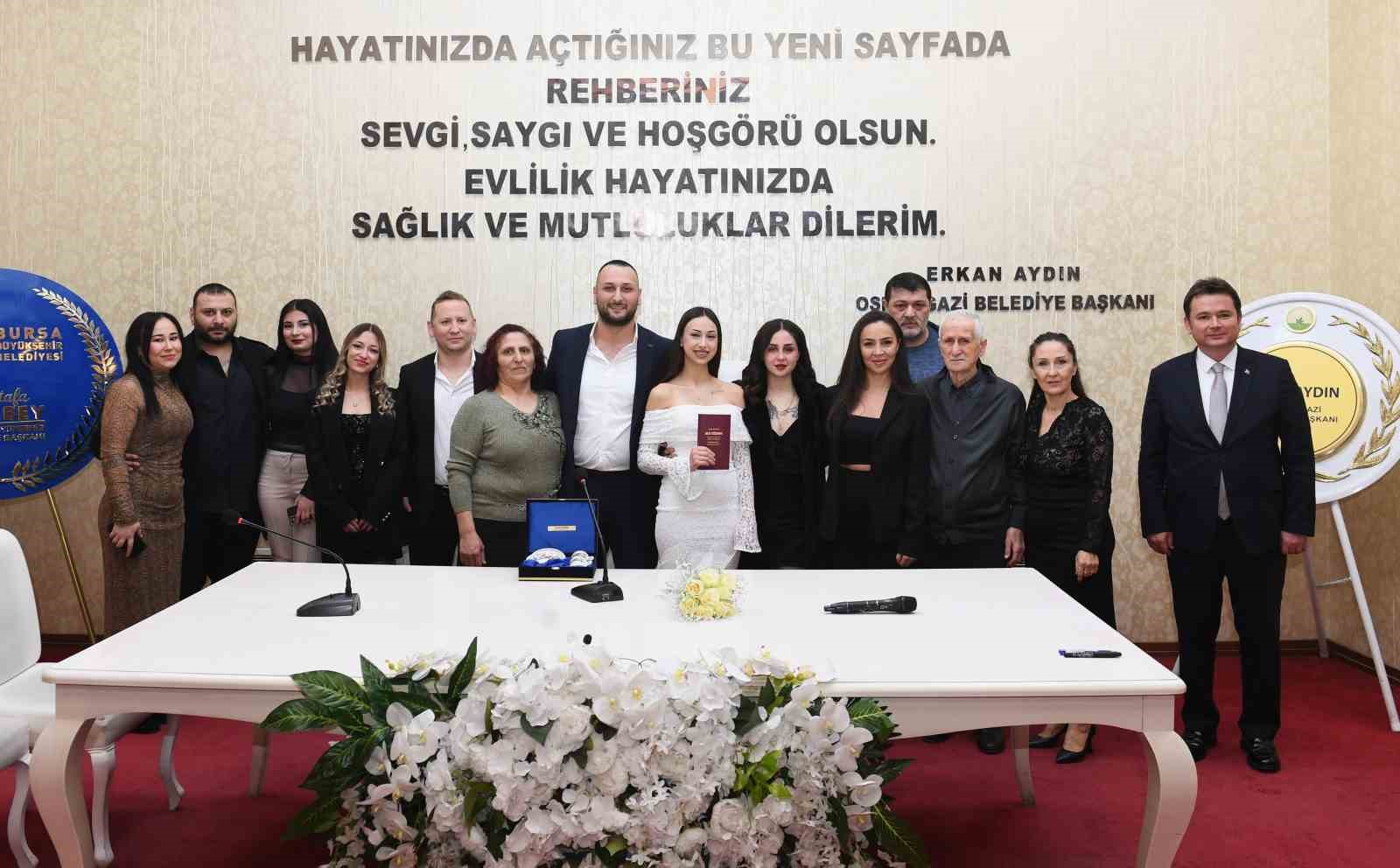 OSMANGAZİ BELEDİYE BAŞKANI 14 ŞUBAT SEVGİLİLER GÜNÜ'NDE ÇİFTE SÜRPRİZ YAPTI