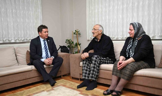 Osmangazi Belediye Başkanı Erkan Aydın İftar Sonrası Ev Ziyaretleri Yaptı