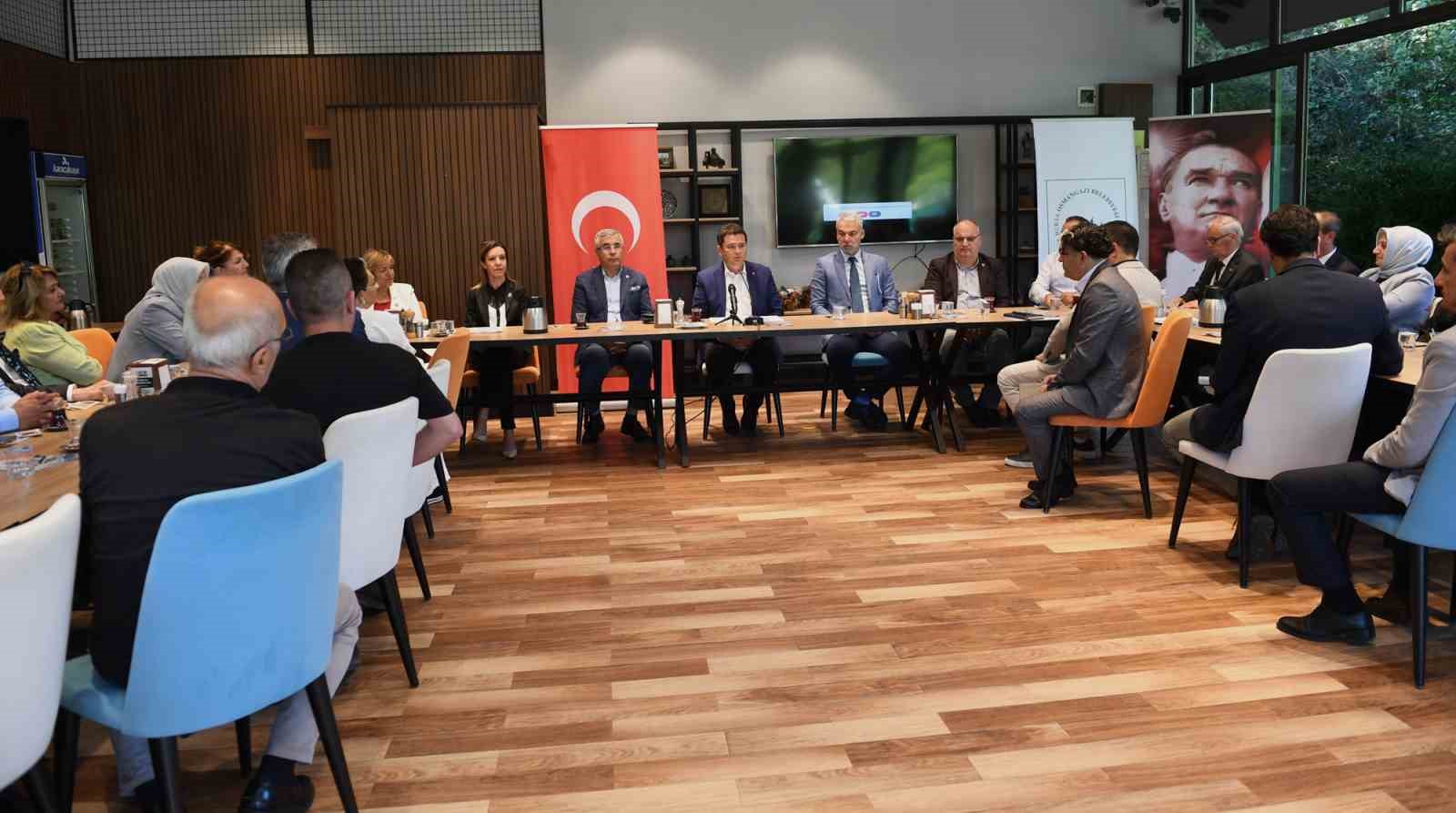 OSMANGAZİ BELEDİYE BAŞKANI ERKAN AYDIN MUHTARLARLA İSTİŞAREDE BULUŞTU
