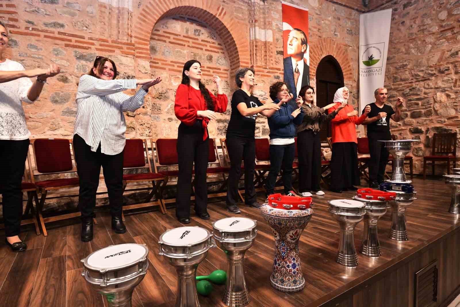 OSMANGAZİ BELEDİYESİ RİTİM ATÖLYESİ KURSİYERLERİNE SERTİFİKALARINI VERDİ