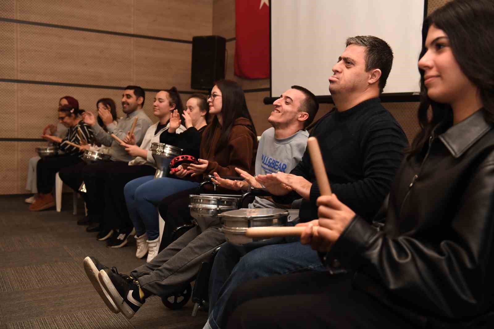 OSMANGAZİ BELEDİYESİ VE LİSELİ ÖĞRENCİLER ENGELLİ BİREYLERLE ETKİNLİKTE BULUŞTU