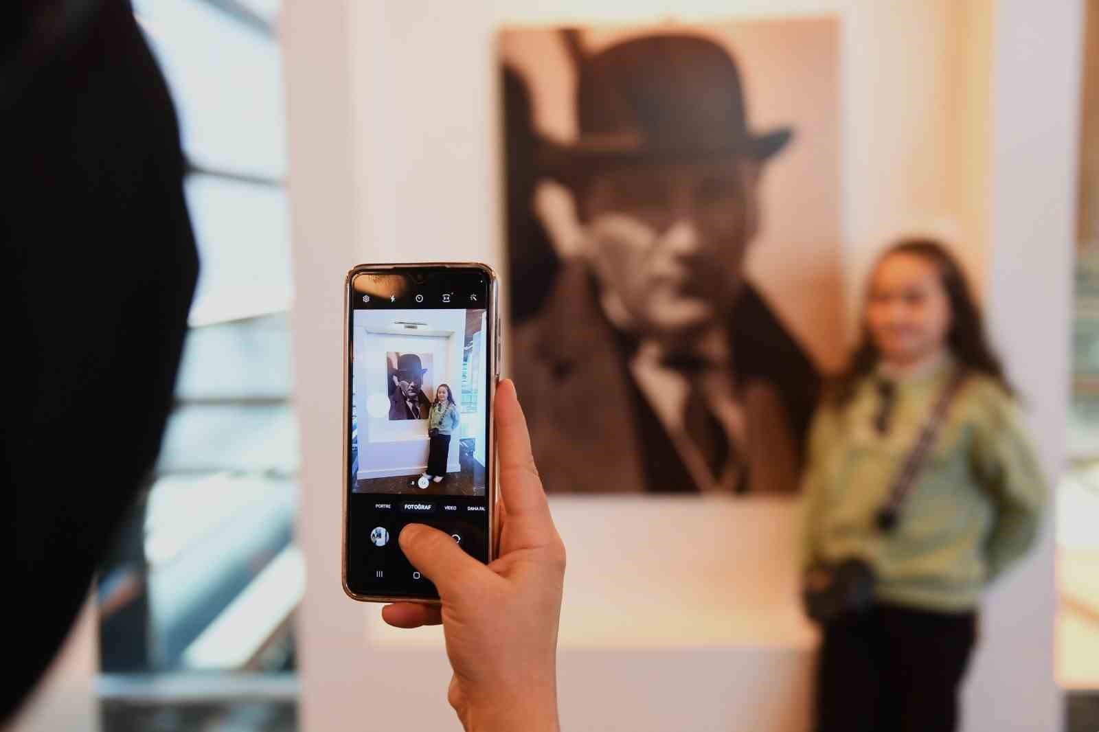 OSMANGAZİ BELEDİYESİ'NDEN ATATÜRK VE CUMHURİYET FOTOĞRAFLARI SERGİSİ