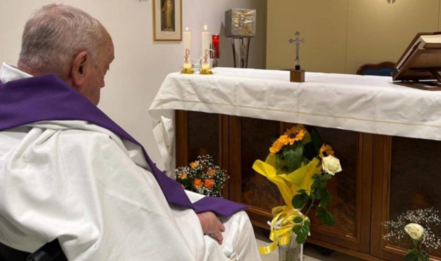 Papa Francis'in Hastane Fotoğrafı Yayınlandı