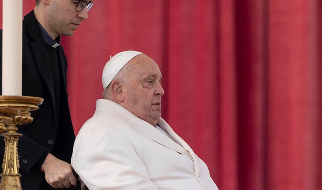 Papa Francis'in Sağlık Durumu Kritikleşti