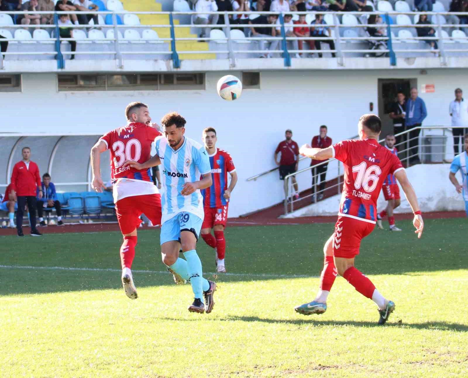 PAZARSPOR İLE KARABÜK İDMANYURDU BERABERE KALDI