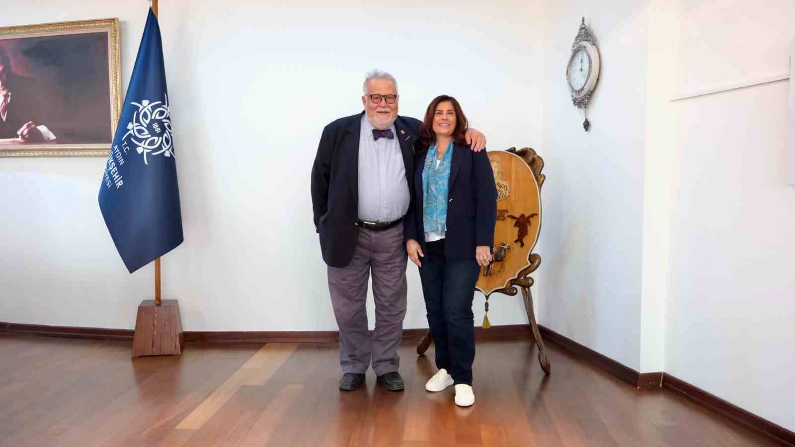PROFESÖR DOKTOR CELAL ŞENGÖR, AYDIN BÜYÜKŞEHİR BELEDİYE BAŞKANI ÖZLEM ÇERÇİOĞLU'NU ZİYARET ETTİ