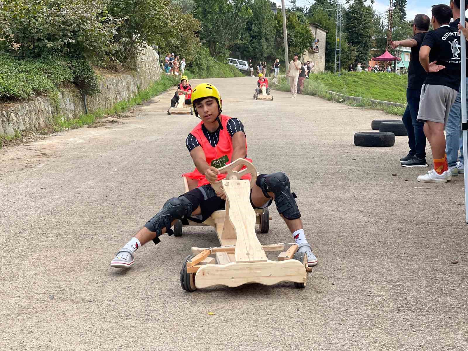 RİZE’DE ULUSLARARASI TULUM VE KEMENÇE FESTİVALİ’NDE TAHTA ARABA YARIŞI HEYECANI