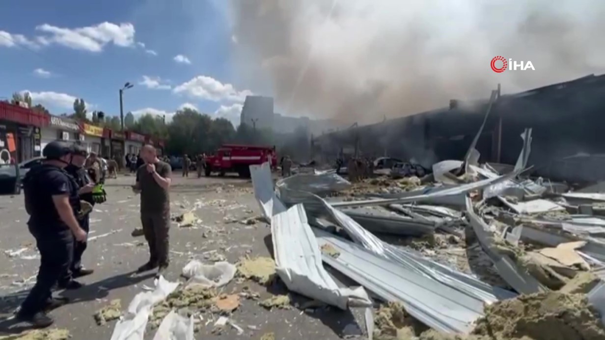 RUSYA GÜÇLERİNİN DONETSK BÖLGESİNDEKİ SÜPERMARKETE DÜZENLEDİĞİ SALDIRIDA ÖLÜ VE YARALI SAYISI ARTIYOR