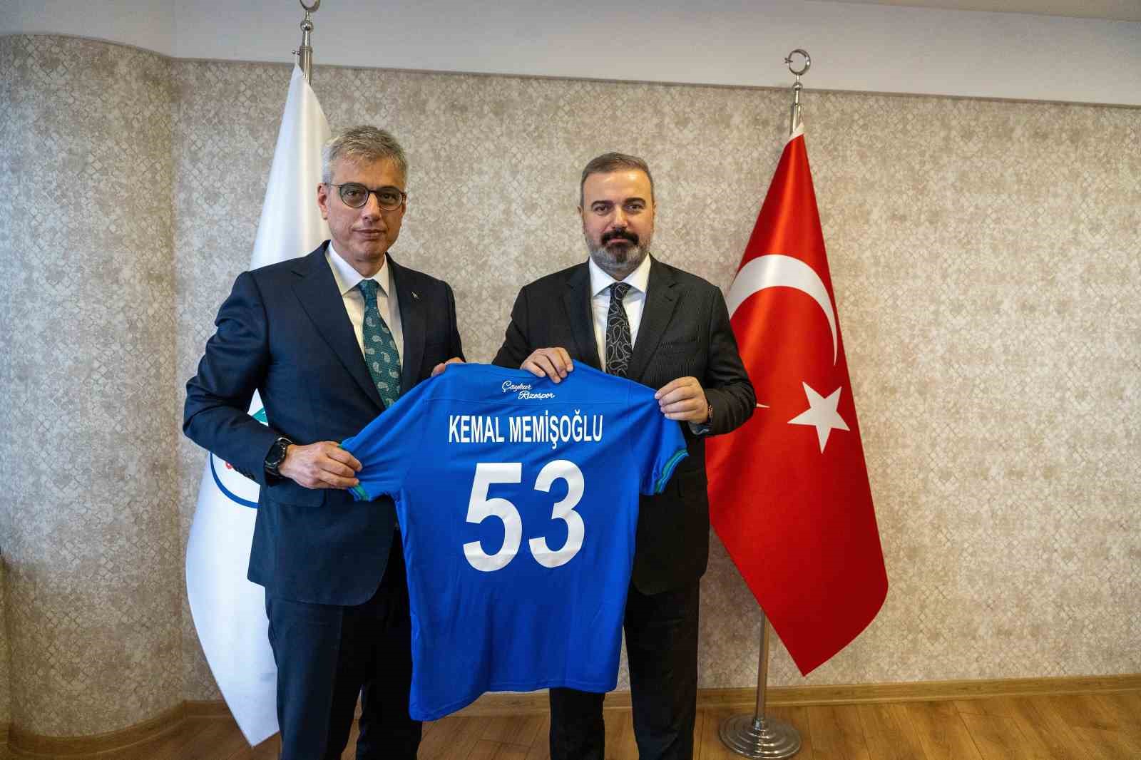 SAĞLIK BAKANI RİZE’DE ÇAYKUR RİZESPOR KULÜBÜ’NÜ ZİYARET ETTİ