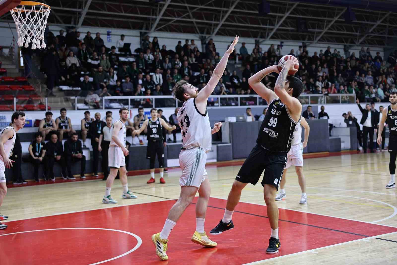 SAKARYA BÜYÜKŞEHİR BASKETBOL TAKIMI BORNOVA BELEDİYESPOR'U KONUK EDİYOR