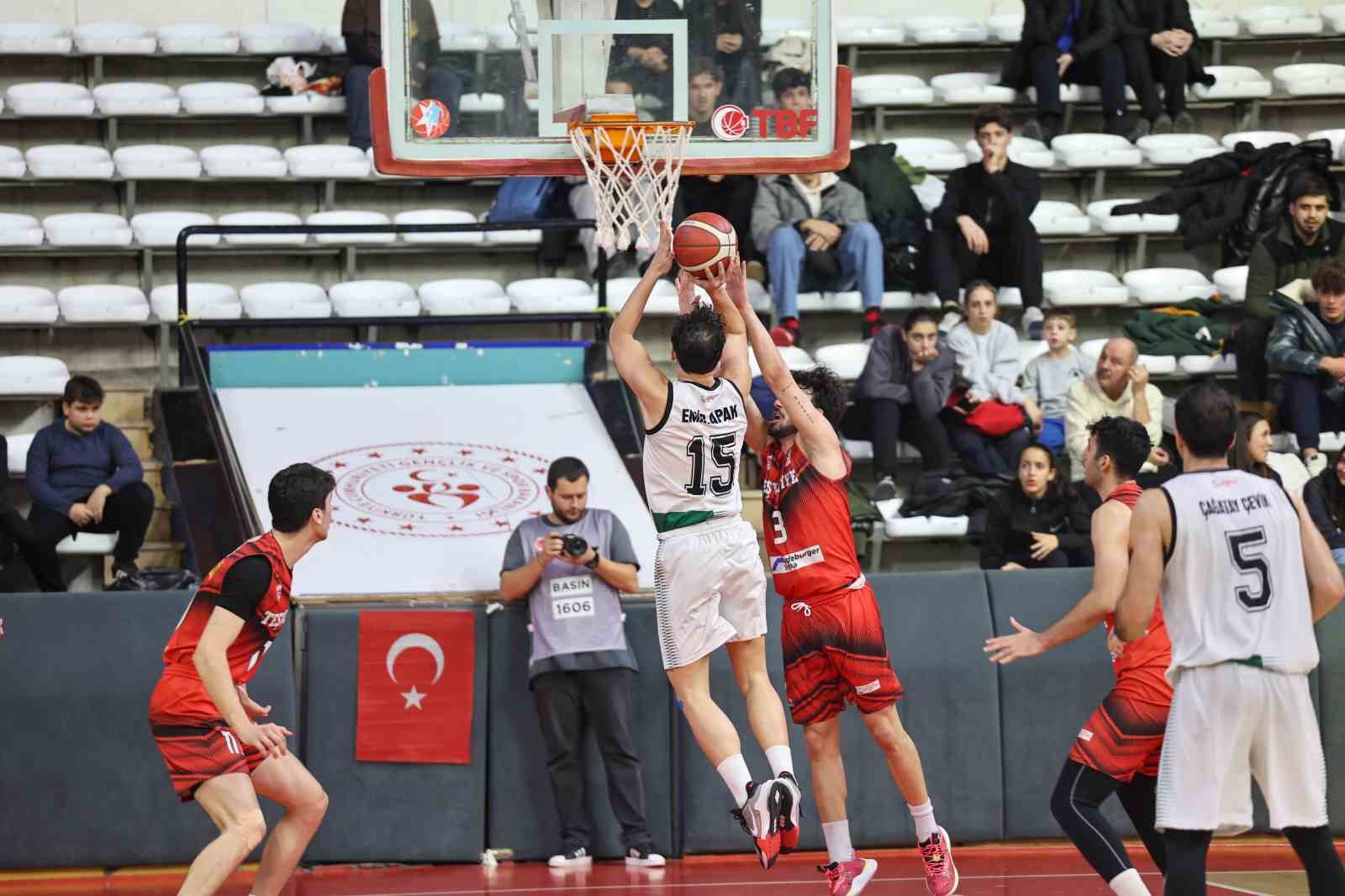 SAKARYA BÜYÜKŞEHİR BASKETBOL TAKIMI TEŞVİKİYE'Yİ 76-65 MAĞLUP ETTİ