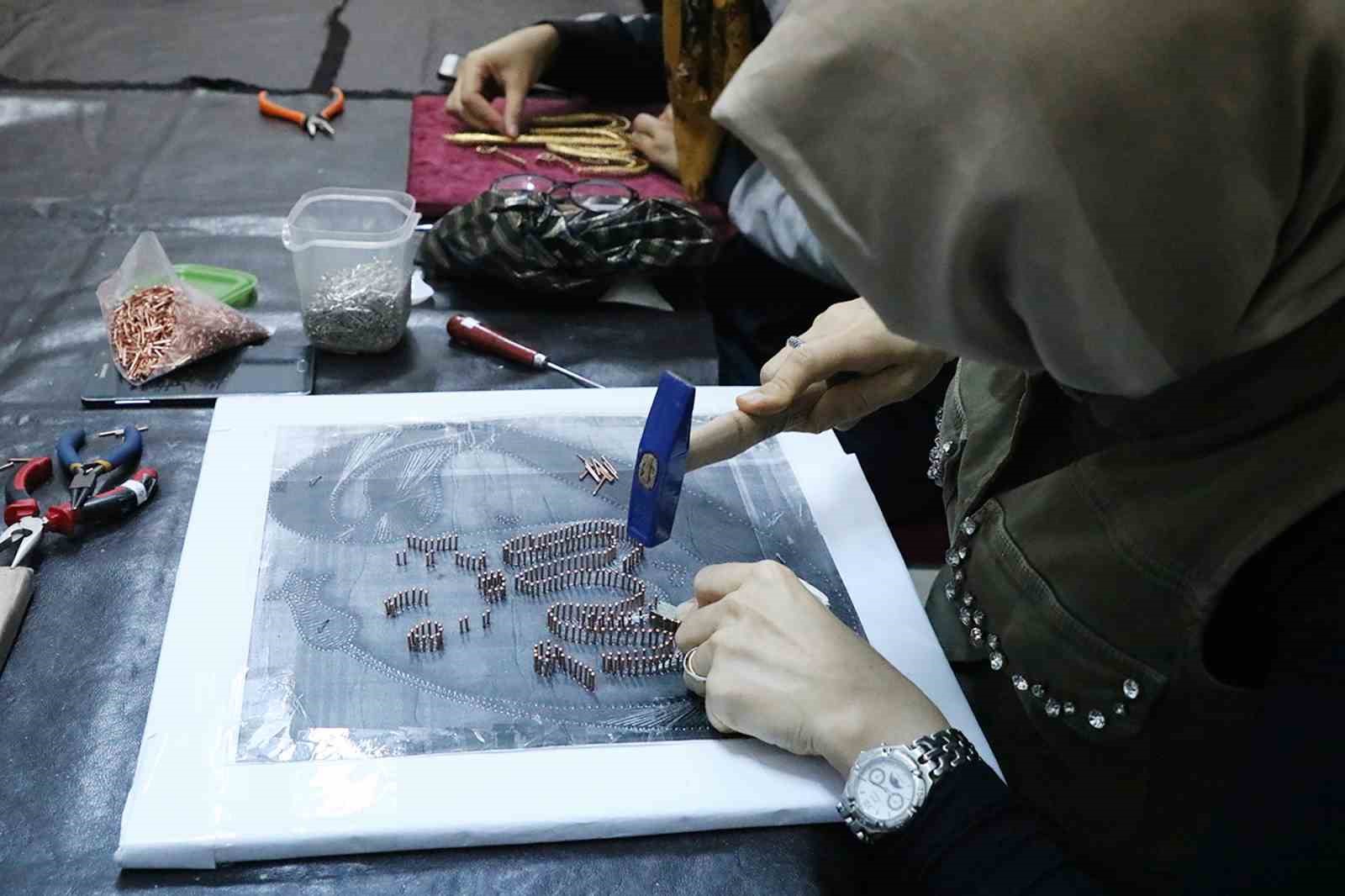 SAKARYA BÜYÜKŞEHİR BELEDİYESİ SAMEK YAZ KURSLARIYLA YÜZLERCE KİŞİYE SANAT VE ZANAAT EĞİTİMİ VERDİ