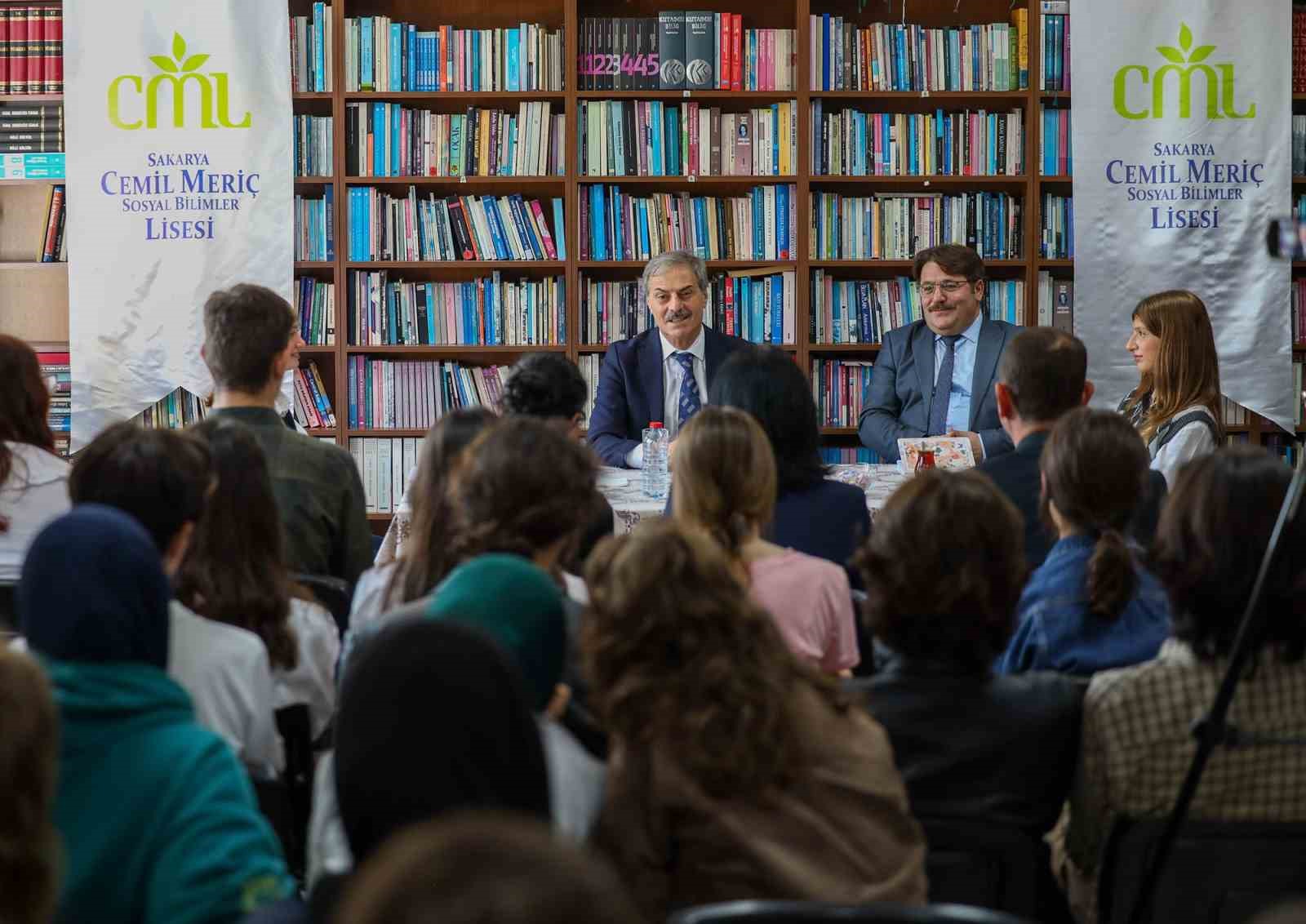 SAKARYA GENÇLERİYLE BULUŞAN BELEDİYE BAŞKANI GENÇLİK PROJELERİNİ ANLATTI