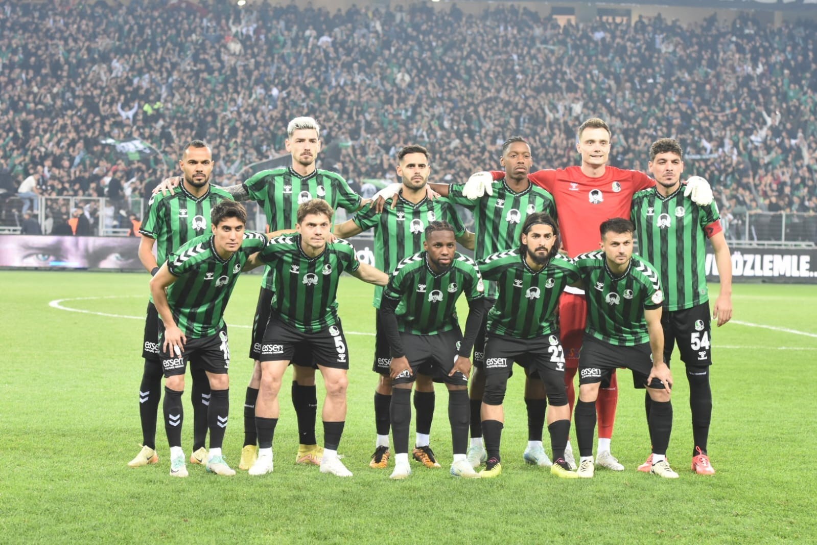 SAKARYASPOR KOCAELİSPOR'A 42 YILLIK EVİNDEKİ SERİYİ SONA ERDİRDİ