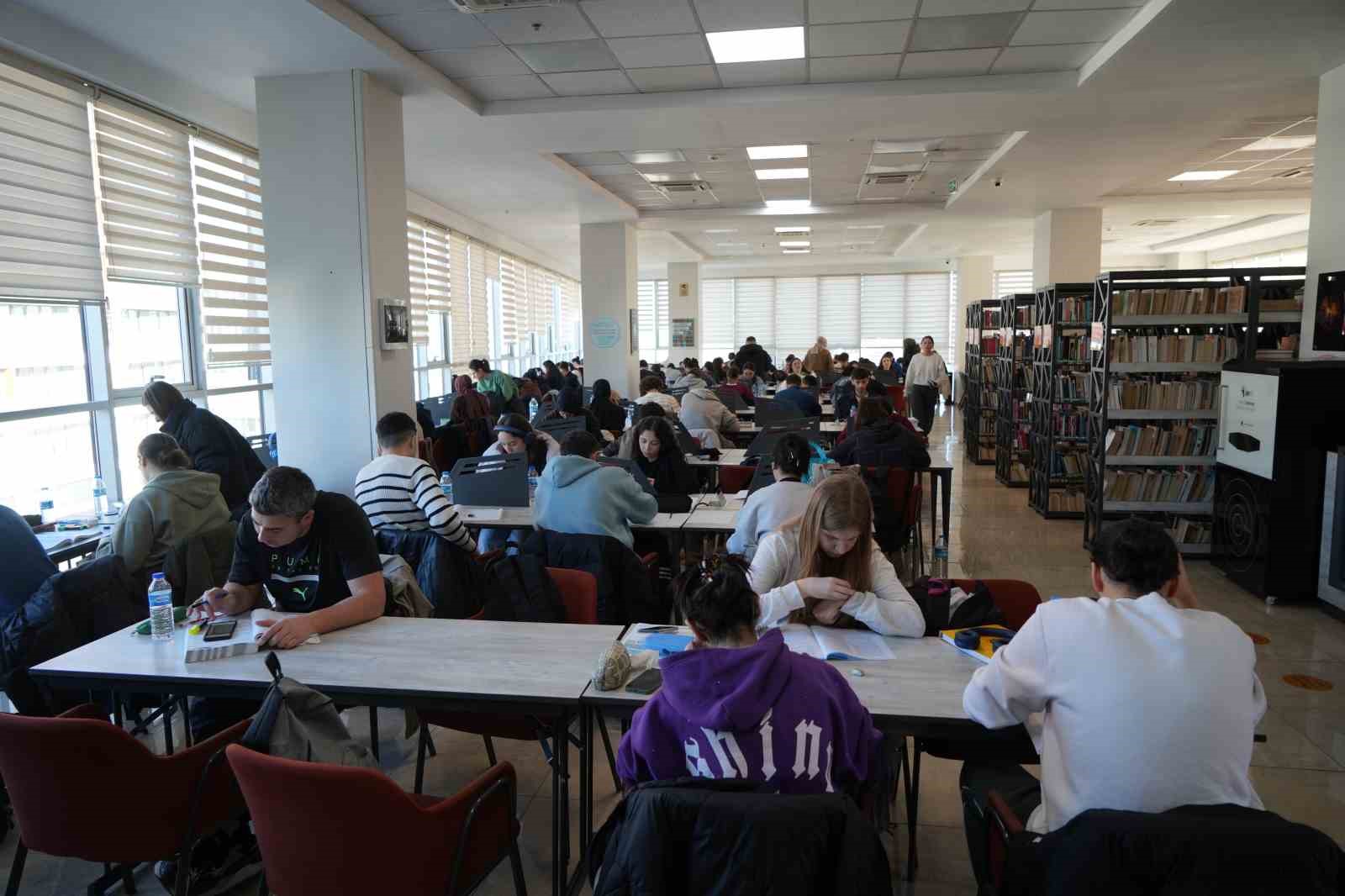 SAMSUN KÜTÜPHANELERİ BÜYÜK İLGİ GÖRDÜ