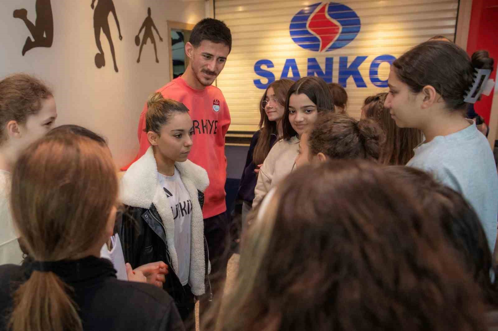 SANKO OKULLARI MİLLİ SPORCULARI ÖĞRENCİLERİYLE BULUŞTURDU