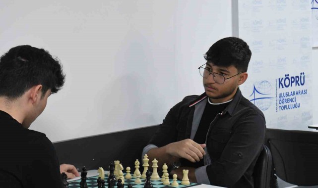 SAÜ'de düzenlenen satranç turnuvası heyecan yarattı