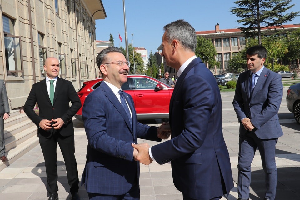 SAVUNMA SANAYİİ BAŞKANI ESKİŞEHİR VALİSİNİ ZİYARET ETTİ