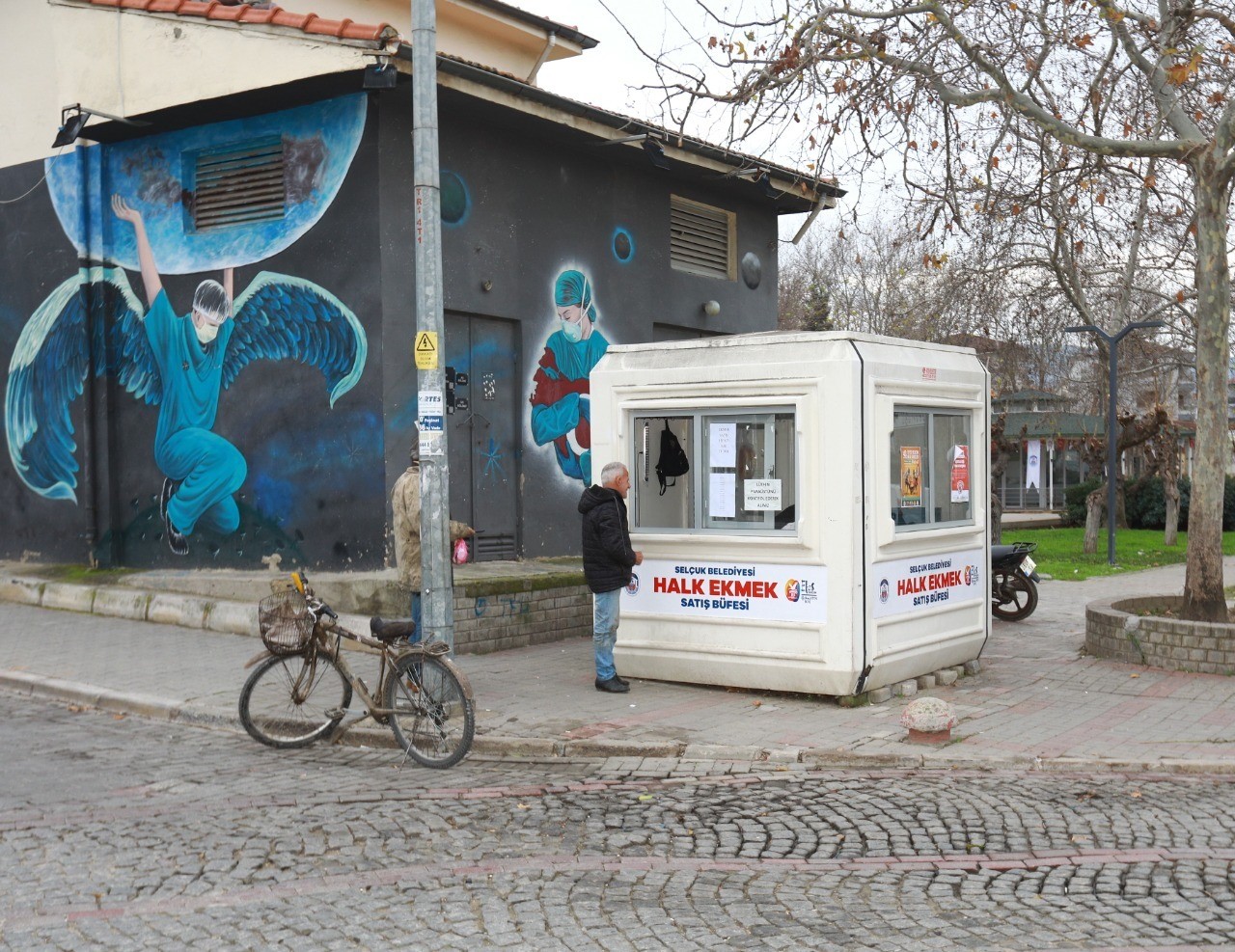 SELÇUK BELEDİYESİ HALK EKMEK BÜFELERİNE YOĞUN İLGİ