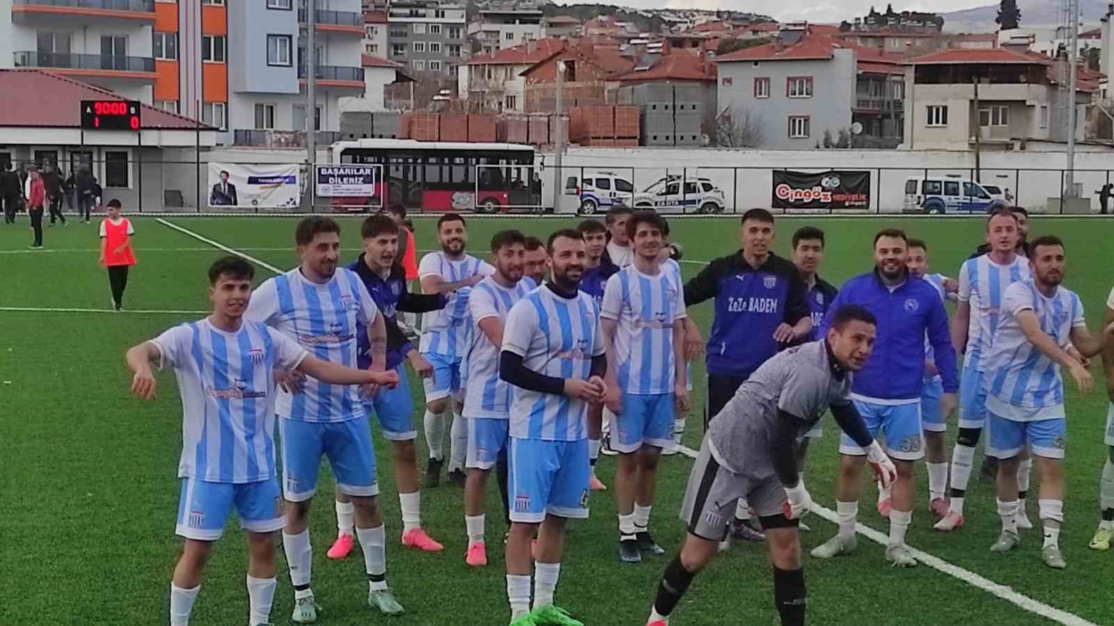 SELENDİ BELEDİYESPOR, SALİHLİ 1984 SPORU 1-0 MAĞLUP EDEREK ÖNEMLİ BİR GALİBİYET ALDI