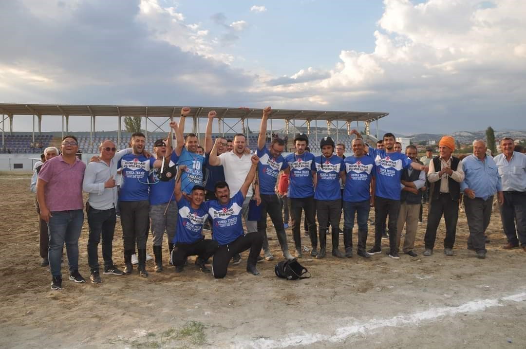 SELENDİ BEYPINAR ATLI CİRİT TAKIMI GELENEKSEL SPOR DALLARI FEDERASYONU ATLI CİRİT LİGİ'NE YÜKSELDİ