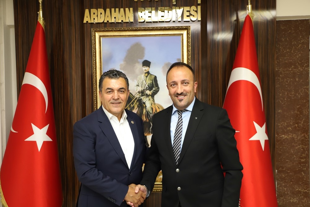 SERHAT ARDAHANSPOR YÖNETİMİ BELEDİYE BAŞKANI FARUK DEMİR'İ ZİYARET ETTİ