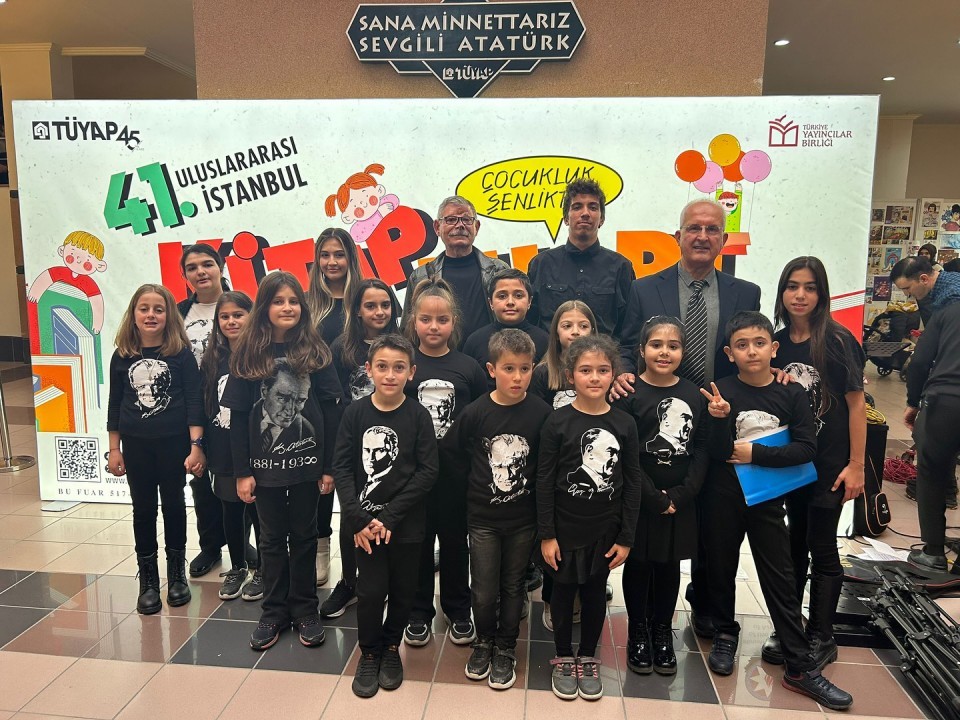 SİLİVRİ BELEDİYESİ KÜLTÜR MERKEZİ ÇOCUK KOROSU 10 KASIM’DA ULU ÖNDER GAZİ MUSTAFA KEMAL ATATÜRK’Ü ANMA PERFORMANSI SERGİLEDİ